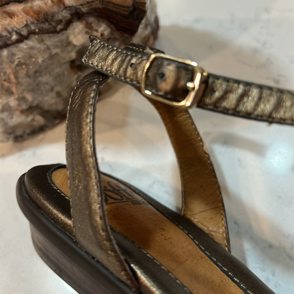 Sofft bronze comfort sandals, size 8 - Picture 12 of 16